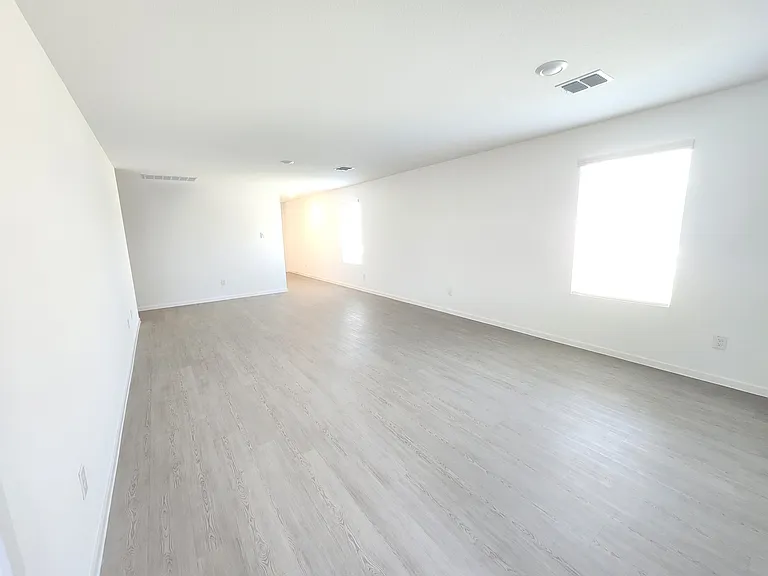 2213 Neyland Dr — Photo 4