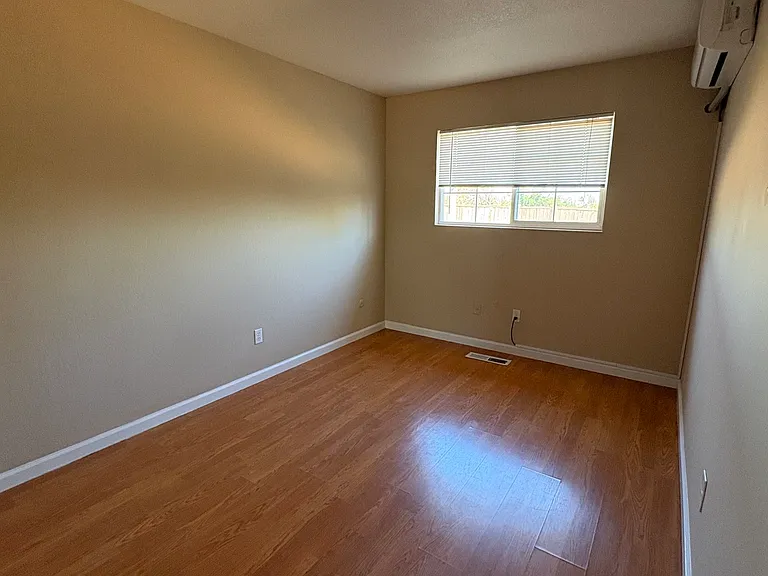 3496 Crestview Dr — Photo 7