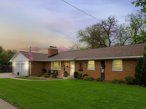 605 S 3rd St, Fisher, IL 61843