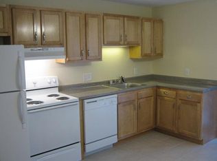 65 Worcester Rd APT 63, Charlton, MA 01507