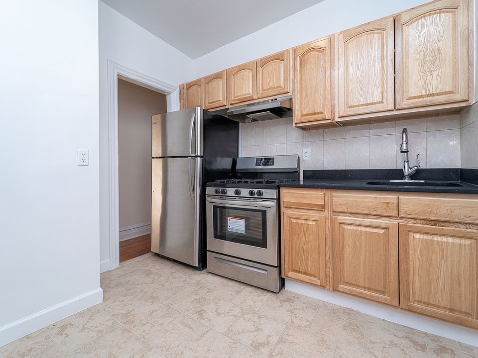 1st image of 31-24 32nd St #2Z