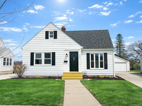 708 W 12th St, Sterling, IL 61081