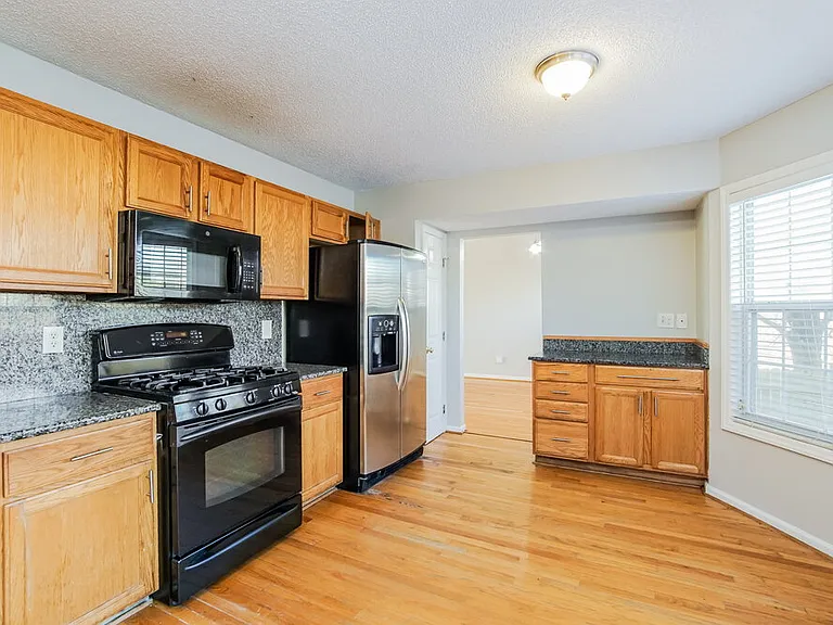 4301 Mantua Way — Photo 8