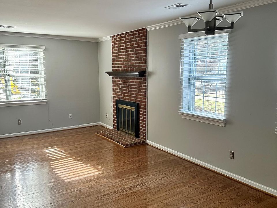 1st floor family and dining room
