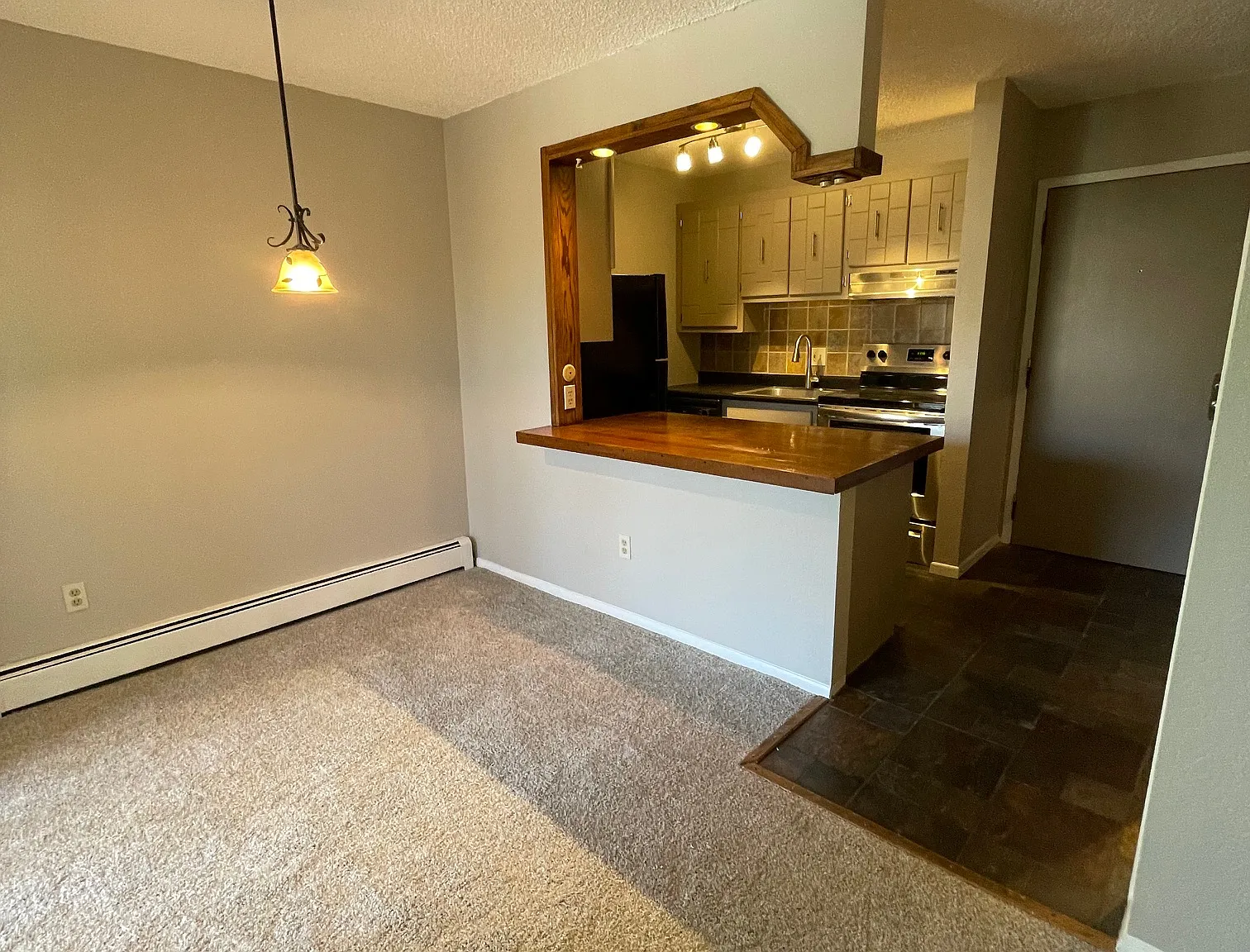 2 bed, 1.5 bath, 1044 sqft, $1,900 — Photo 4