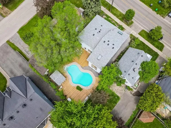 1168 Canterbury Rd, Mississauga, ON L5G 4A2