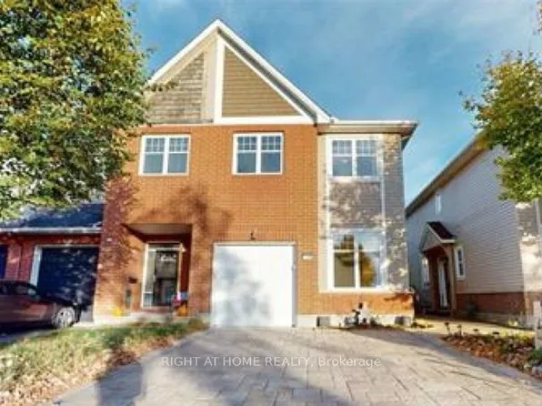 29 Cresthaven Dr #D, Ottawa, ON K2G 6T8