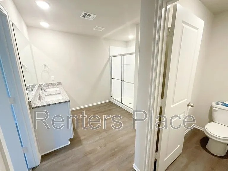 3318 N 23rd West Ave — Photo 13