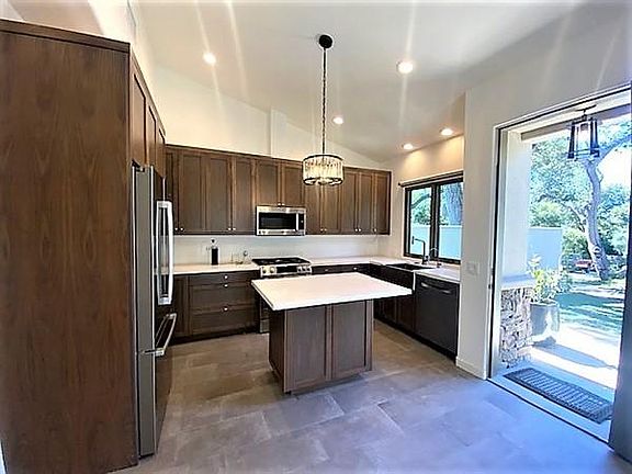 4th image of 1135 E Mountain Dr