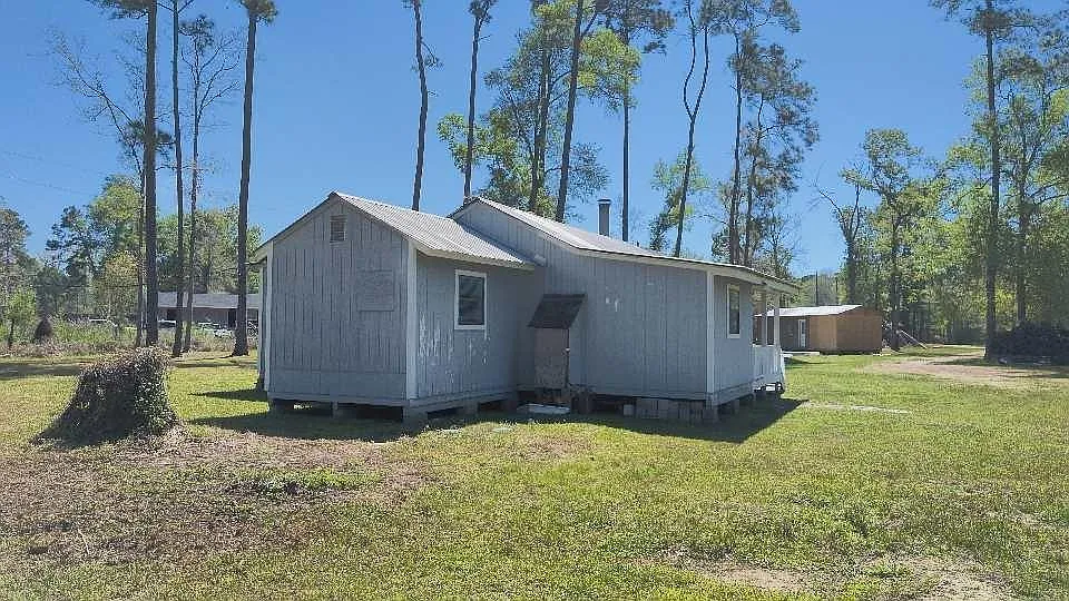 3 bed, 1.0 bath, 928 sqft, $1,475 — Photo 2