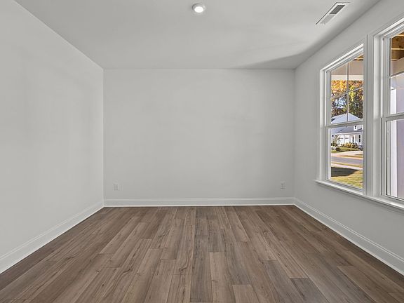 3rd image of 115 Canary Ln