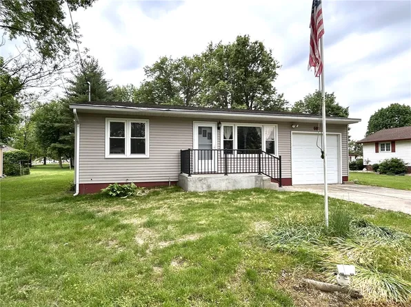 609 W Water St, Teutopolis, IL 62467