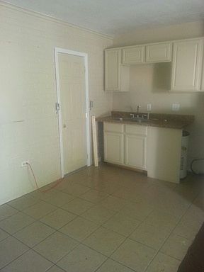 2nd image of 2406 Linden Ave