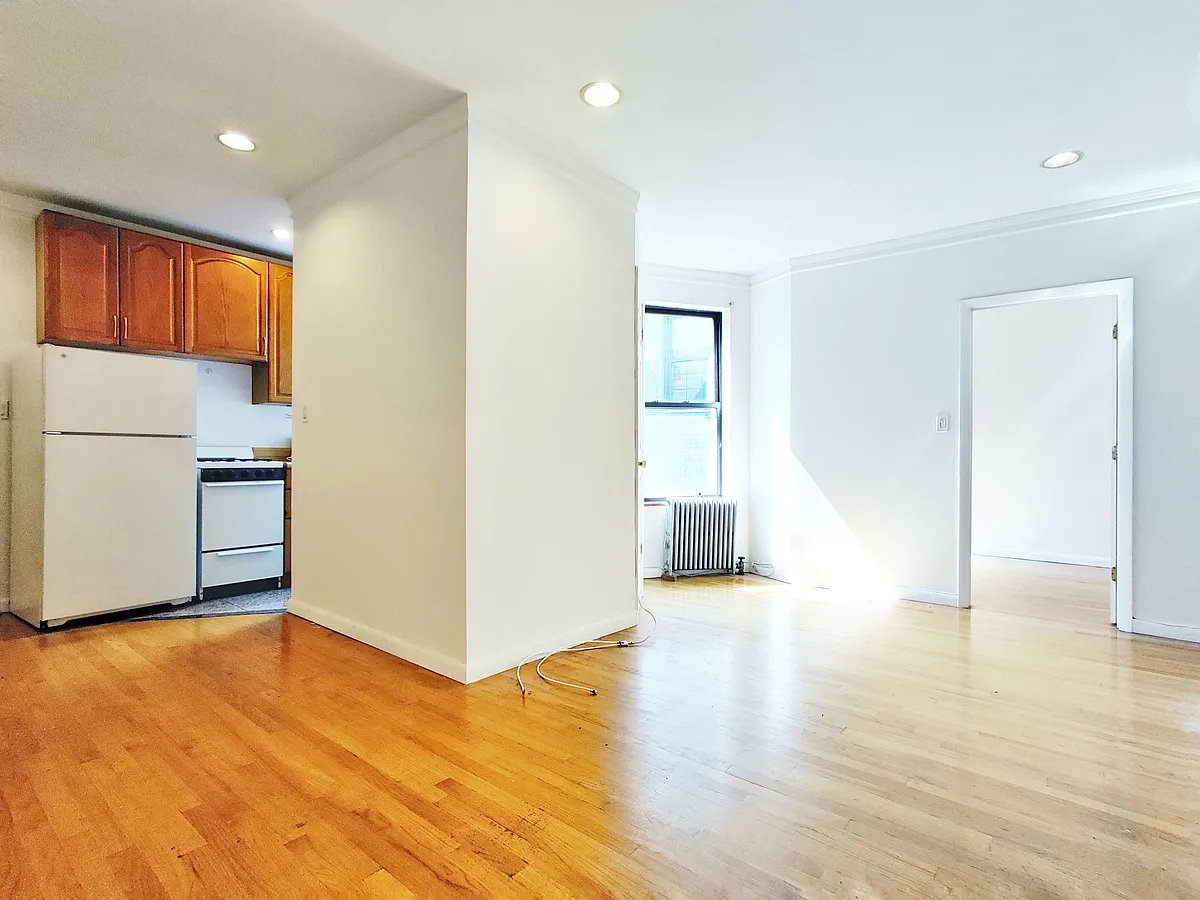 Building Photo - 214 1st Ave #21