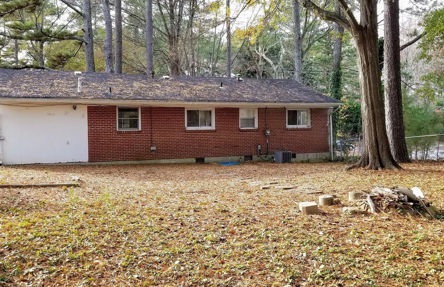 3 bed, 960 sqft, $1,900 — Photo 1