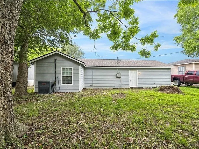 820 Texas St — Photo 10