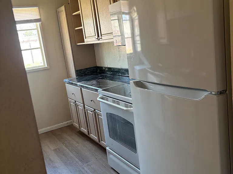 1222 Christine St NE — Photo 5