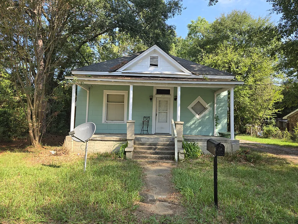 24 Pickett St