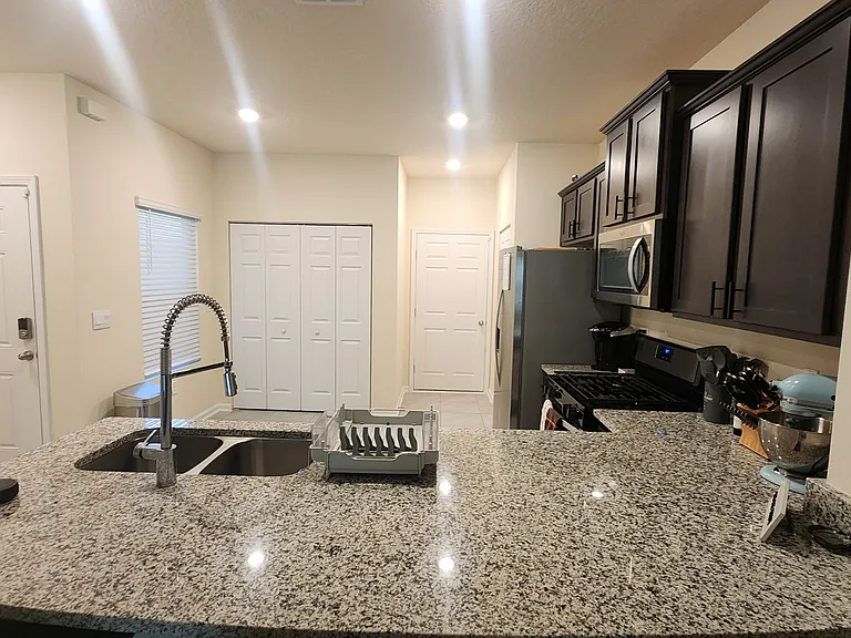 37 Temple Dr — Photo 6