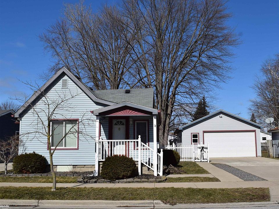 1st image of 546 Robertson St