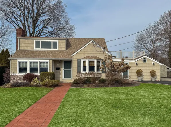 27 President Street, Huntington Station, NY 11746