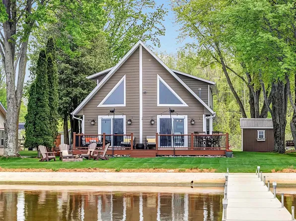 W5904 Cedar Ct, Shawano, WI 54166