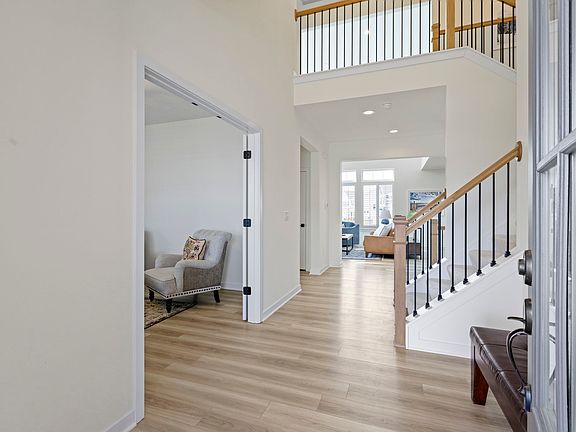 4th image of 15683 Woodford Dr