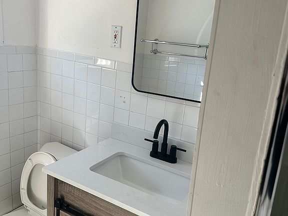 4th image of 101 Linwood Ave Floor 2