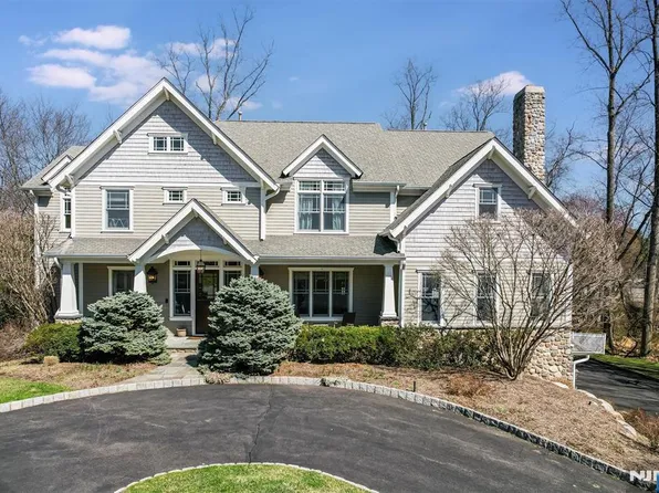 506 Julie Ct, Wyckoff, NJ 07481
