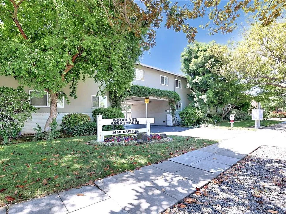 1646 Davis St #11