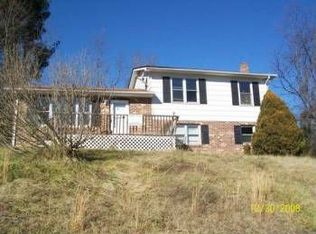1316 Case Knife Rd, Pulaski, VA 24301