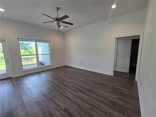 3 bed, 2.0 bath, 1355 sqft, $1,700 — Photo 3