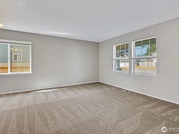 4th image of 1401 Riddell Avenue NE