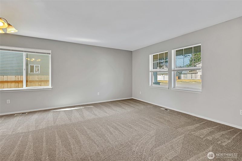 4th image of 1401 Riddell Avenue NE
