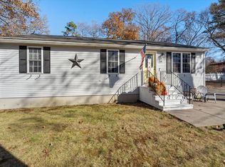 4 Wakefield Ave, Webster, MA 01570