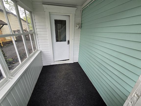 3rd image of 121 W End Dr