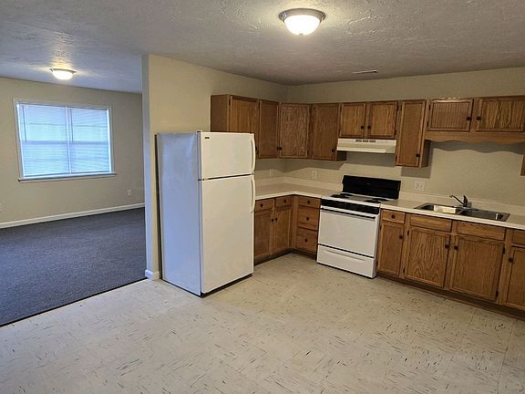 2nd image of 975 E Margaret St #935017031
