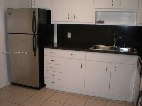 3rd image of 1460 NE 169th St APT 106