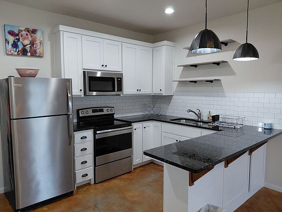 2nd image of 342 Meadow Rd APT A