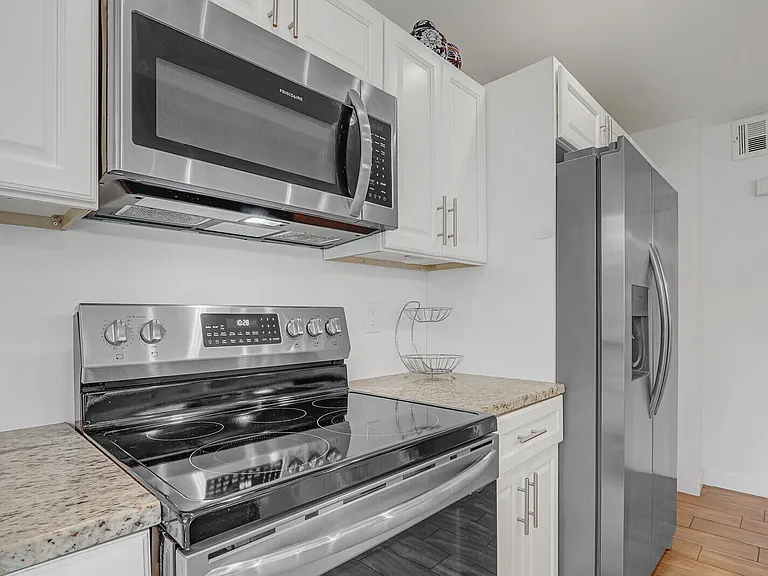 632 Brackenwood Cv — Photo 10