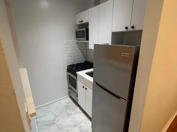 119 East 83rd Street image 1 of 6
