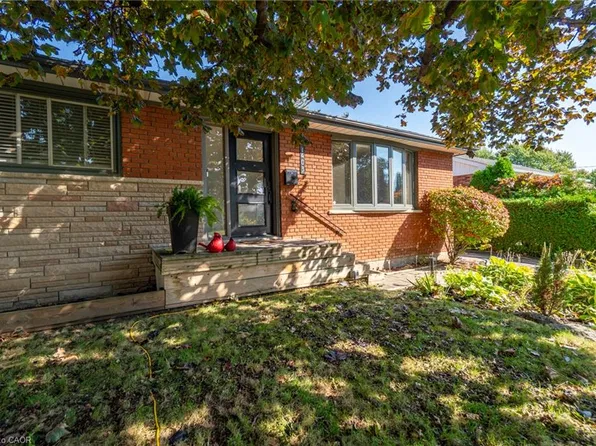 1403 Bunnell Dr, Burlington, ON L7P 2E3