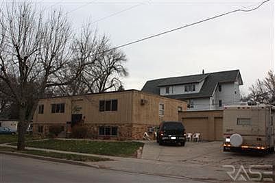 2nd image of 301 W 18th St