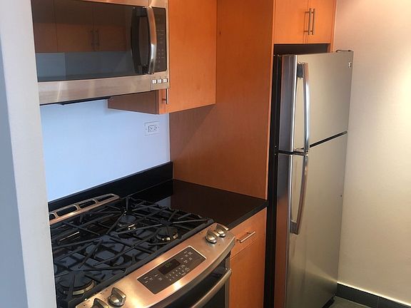 5th image of 200 E 72nd St APT 16C