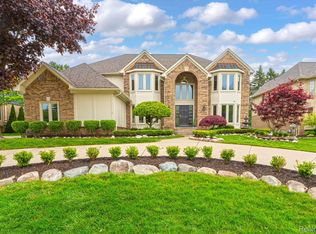 3730 Newcastle Dr, Rochester Hills, MI 48306