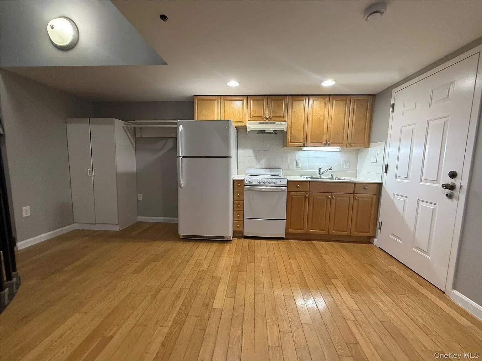 Studio, 1.0 bath, 400 sqft, $1,950 — Photo 3