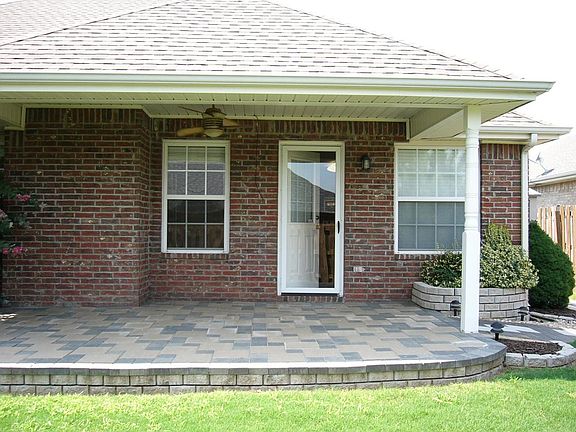 2nd image of 6011 S 39th St