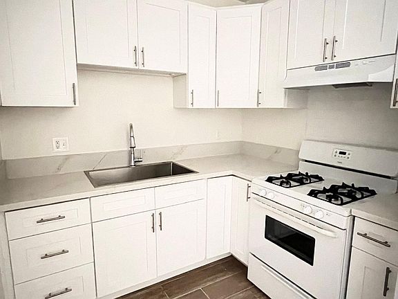 5th image of 619 S Normandie Ave APT 3