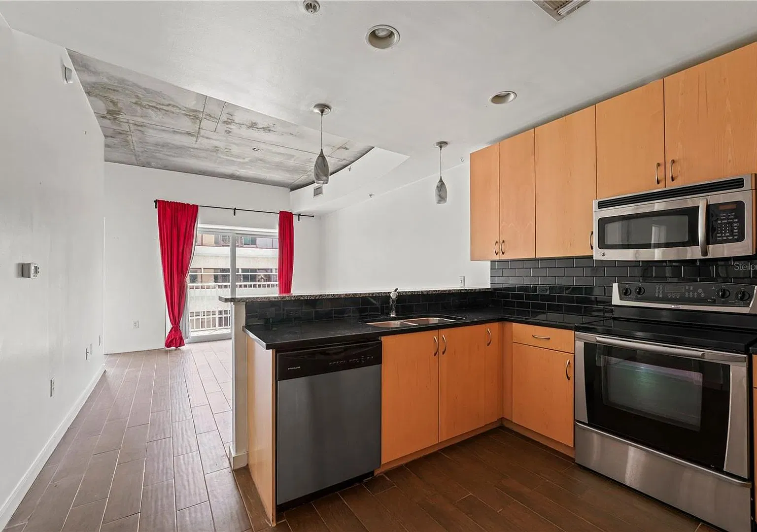 Open Floorplan! — Photo 2