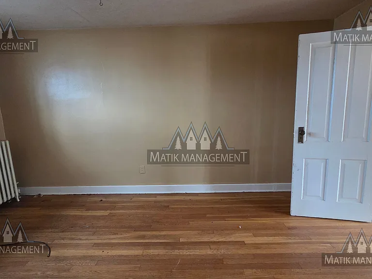 143 Main St W #1/2 — Photo 29